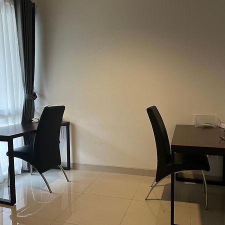 2 Floor Cozy House In Wisteria Jakarta Garden City Extérieur photo
