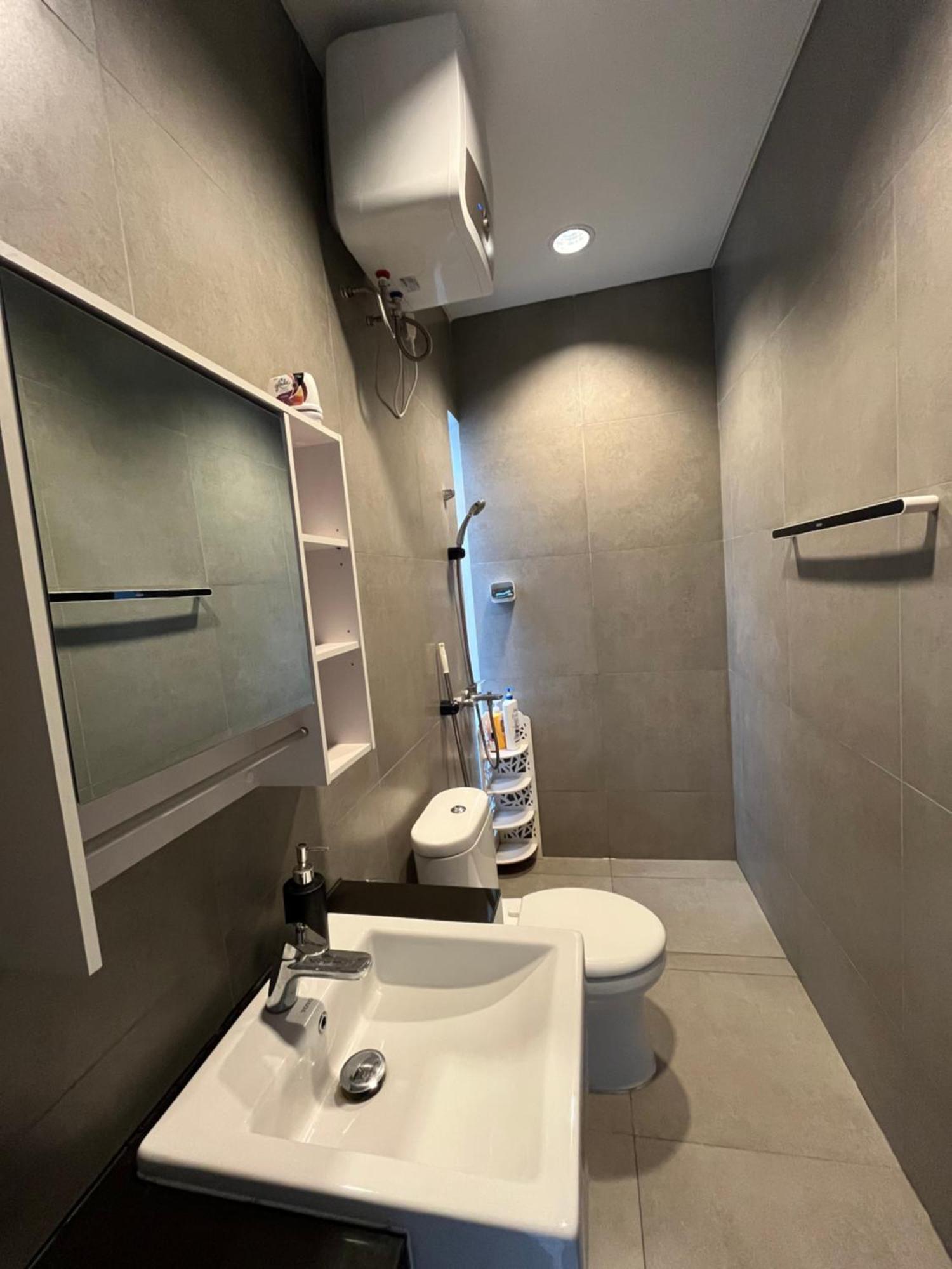2 Floor Cozy House In Wisteria Jakarta Garden City Extérieur photo