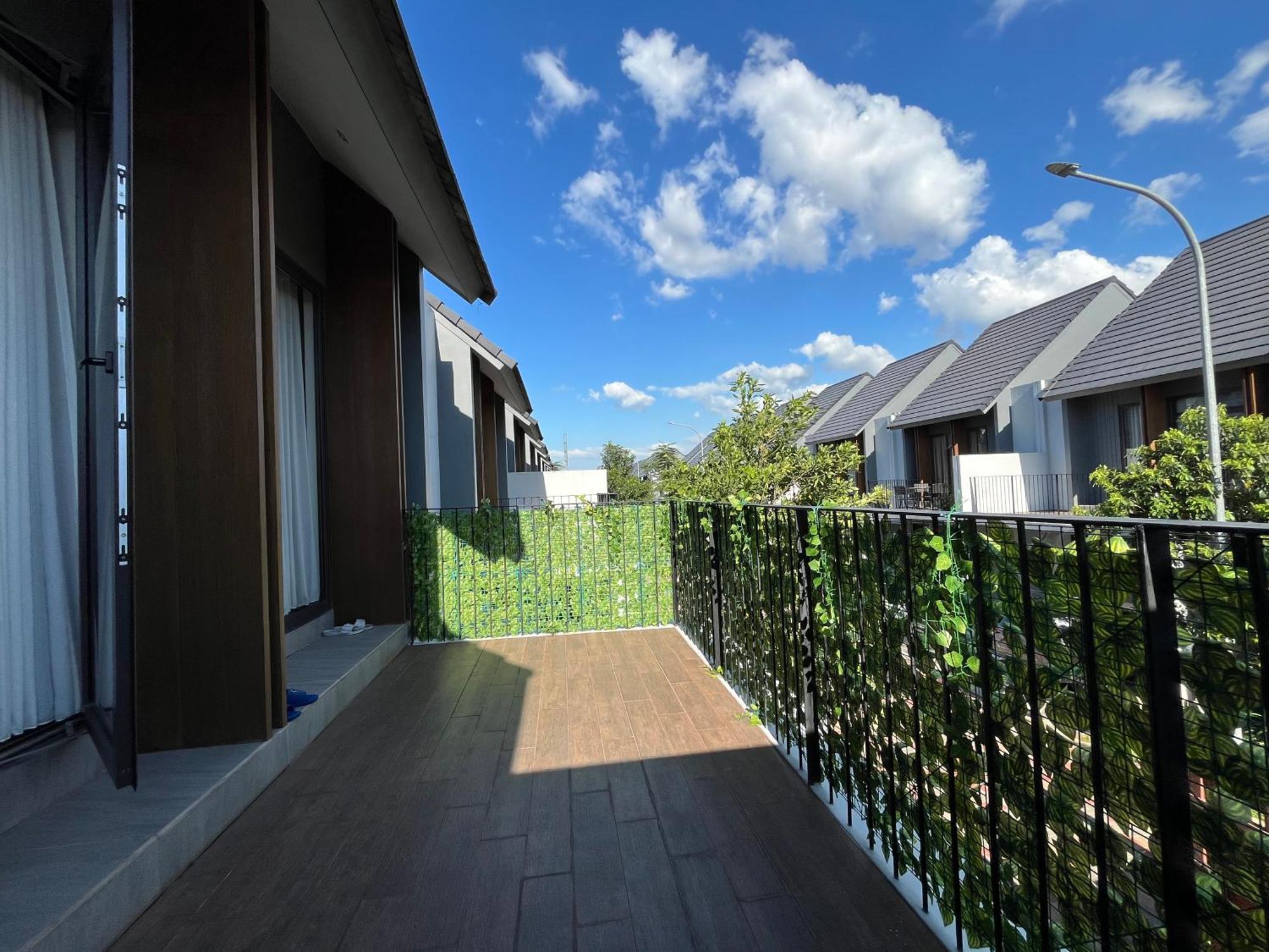 2 Floor Cozy House In Wisteria Jakarta Garden City Extérieur photo